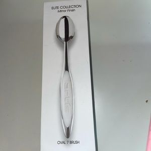 Artiste Elite Mirror Oval 7 Brush